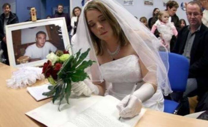 ফ্রান্সে চাইলে মৃতকেও বিয়ে করা সম্ভব। আইন বলছে, মৃত ব্যক্তিকে বিয়ে করতে পারবেন আপনি। 