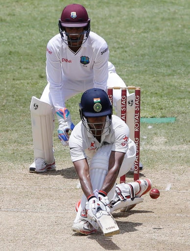 ঋদ্ধিমান সাহা- টেস্ট দলে ধোনির জায়গাটা নিয়েছেন ঋদ্ধিমান সাহা। কিন্তু টি ২০ তে খেলার সুযোগ তিনি পাননি। কিন্তু আইপিএলে তাঁর ঝোড়ো ব্যাটিংয়ের কথা সবাই জানে।৩৩ বছরের ঋদ্ধির আইপিএলের ফাইনালে সেঞ্চুরির রেকর্ডও রয়েছে। ১৬৪ টি ২০ ম্যাচে ১৪ টি হাফসেঞ্চুরি ও ১ টি সেঞ্চুরি রয়েছে। লোয়ার অর্ডারে দ্রুত রান তুলতে সক্ষম তিনি।