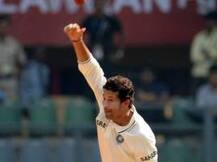 দেখুন: যখন সৌরভকে ভুল প্রমাণ করেছিলেন সচিন!