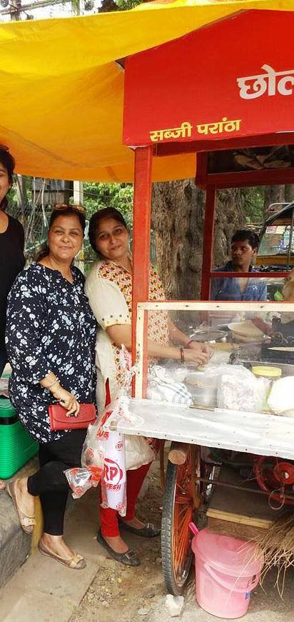 উর্ব্বশীর শ্বশুর একজন প্রাক্তন বায়ুসেনা কর্মী এবং তিনি গুরগাঁওয়ের সেক্টর ১৭ এ-র বাসিন্দা