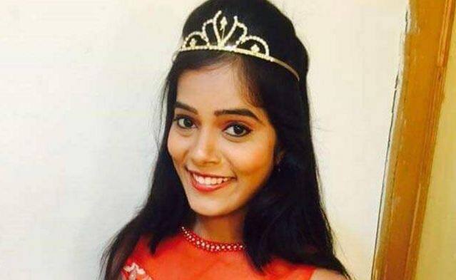 নিরোশা: তেলেগু টেলিভিশনের জনপ্রিয় অভিনেত্রী নিরোশাও এ বছর আত্মহত্যা করেছেন। হায়দরাবাদে হস্টেলের ঘর থেকে তাঁর দেহ উদ্ধার হয়। জানা গেছে, ২৩ বছরের মেয়েটি আত্মহত্যার সময় কানাডা প্রবাসী বয়ফ্রেন্ডের সঙ্গে ভিডিও চ্যাট করছিলেন।