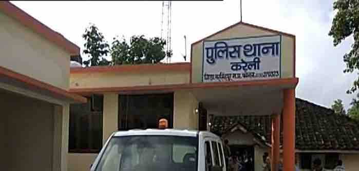 কিন্তু এতেও বিপদ আছে বুঝতে পেরে তারা নদীর জলে ফেলে দিয়ে ওই শিশুর দেহ গায়েব করার চেষ্টা করে। এজন্য মোটর সাইকেলে করে ওই শিশুর দেহ নর্মদা নদীর একটি সেতুতে নিয়ে যায়। কিন্তু সেখানে লোকজন থাকায় উদ্দেশ্য পূরণ হয়নি।