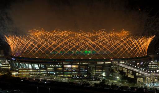 মারাকানা স্টেডিয়ামের আকাশে আতসবাজির ছটা। ছবি সৌজন্যে এপি