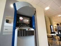 গরমা-গরম পিৎজা চান? চলে আসুন এটিএম-এ!