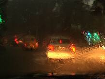 প্রবল বর্ষণের পর কলকাতার ‘জলছবি’