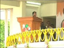 চিটফান্ড হাতিয়ারে মানিক সরকারকে খোঁচা মমতার