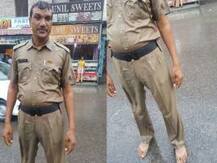 বৃষ্টি মাথায়, খালি পায়ে ট্রাফিক নিয়ন্ত্রণে হরিয়ানার রাকেশ