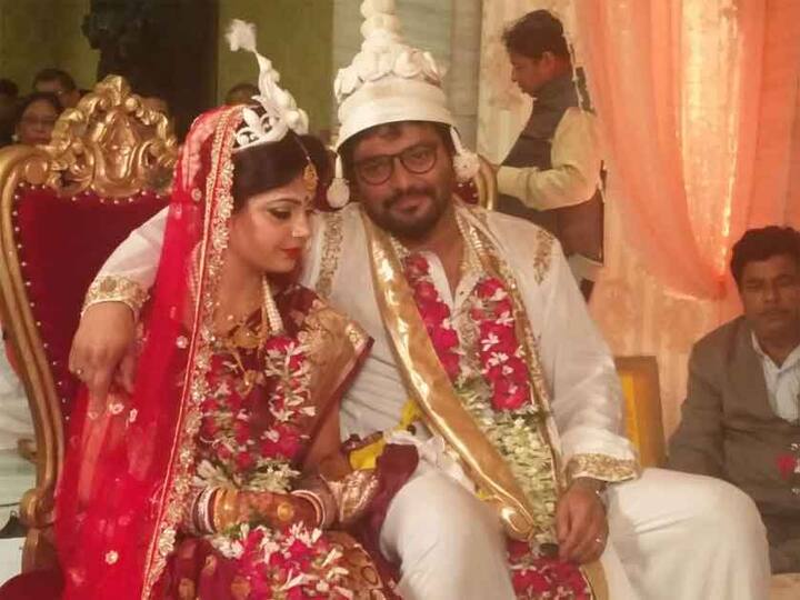বিয়ের অনুষ্ঠান মাটিতে হলেও প্রেমের সূচনা আকাশে। 