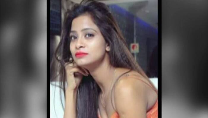 পুলিশ ওই মহিলার কাছ থেকে ৪০ হাজার টাকাও বাজেয়াপ্ত করেছে। 