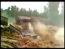 ভিডিওতে দেখুন: জলের তোড়ে ভেসে গেল আস্ত একটা সেতু