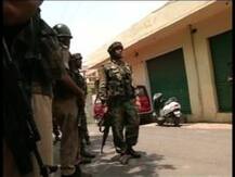 কাশ্মীরে কার্ফুর মধ্যে বিচ্ছিন্নতাবাদী নেতাদের মিছিলের ডাক, মোবাইল পরিষেবা ব্যহত