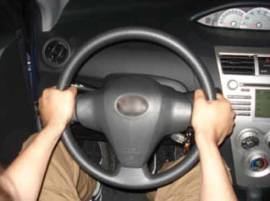 আইসক্রিম বিক্রেতাকে ধাক্কা, হাসপাতালে নিয়ে যাওয়ার ছলে মাঝরাস্তায় ফেলে দিয়ে চম্পট ড্রাইভারের!