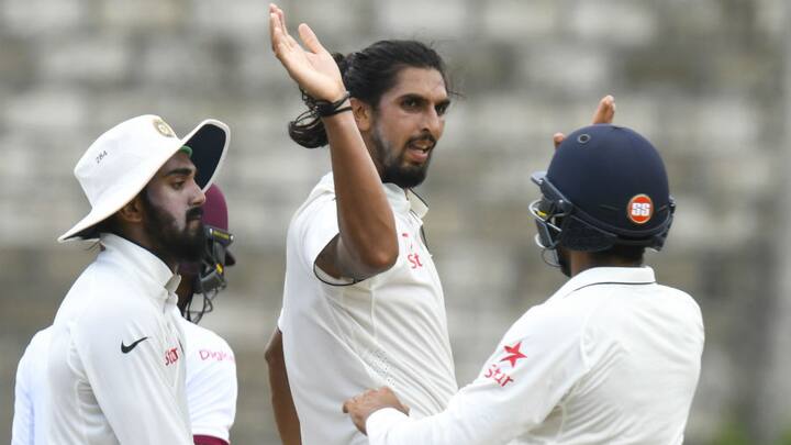 বৃষ্টির জন্য তৃতীয় দিন একটি বলও হয়নি। তবে চতুর্থ দিন ভারতীয় বোলারদের দাপটে ২২৫ রানেই অলআউট হয়ে গিয়েছে ওয়েস্ট ইন্ডিজ। ভুবনেশ্বর কুমার ৫ উইকেট নিয়েছেন।