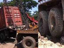 তারাতলায় নরম মাটি বসে ট্রেলার উলটে মৃত্যু সাইকেল আরোহীর