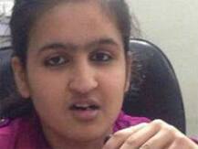 শ্রীনগর বিমানবন্দর থেকেই ফেরৎ, লালচকে জাতীয় পতাকা তুলতে পারল না জাহ্নবী