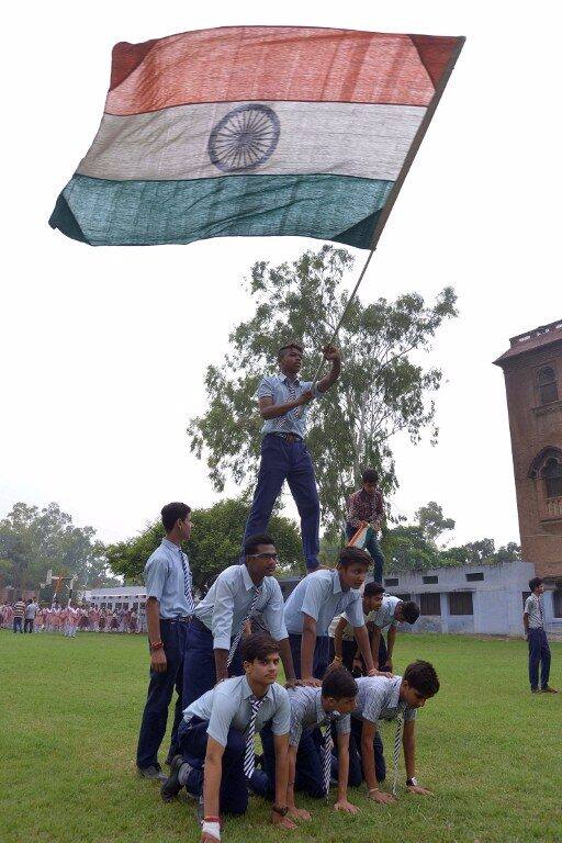 ৭০ তম স্বাধীনতা দিবস পালিত হচ্ছে দেশজুড়ে, দেখুন সেই সমস্ত অনুষ্ঠানের কিছু ঝলক