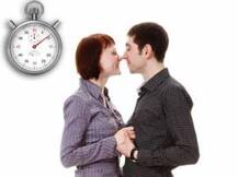 হাতে রাখুন স্টপওয়াচ! কোনও মহিলার দিকে ১৪ সেকেন্ডের বেশি তাকালে জেলের হুমকি কেরলের আমলার