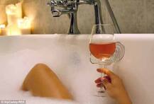 চুল নরম এবং বাউন্সি করতে, কাপড় থেকে চায়ের দাগ তুলতে, মাংস ম্যারিনেট করতে ব্যবহার করুন বিয়ার