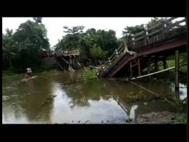 Bridge Collapsed At Chandmari In Coochbihar কোচবিহারে সেতু ভেঙে নদীতে সিমেন্ট বোঝাই ট্রাক