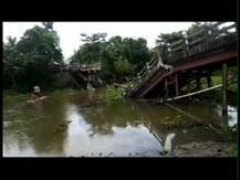 কোচবিহারে সেতু ভেঙে নদীতে সিমেন্ট বোঝাই ট্রাক