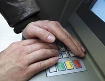 ডেবিট কার্ড জালিয়াতি রুখতে কী করবেন আর কী করবেন না, দেখে নিন একনজরে