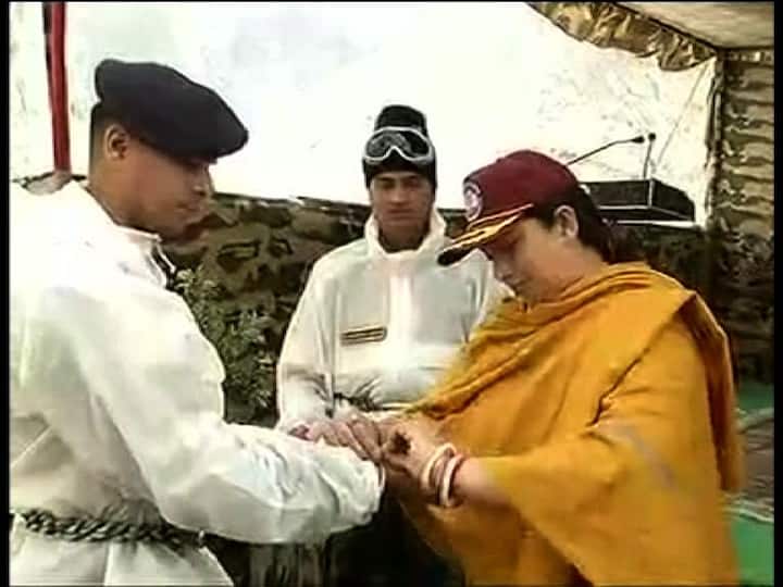 রাখী উৎসবে সামিল স্মৃতি ইরানি, ছবি সৌজন্যে তারকাদের ফেসবুক ও টুইটার অ্যাকাউন্ট