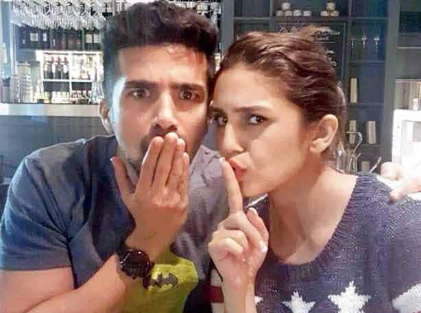 রাখী উৎসবে সামিল হুমা কুরেশি, ছবি সৌজন্যে তারকাদের ফেসবুক ও টুইটার অ্যাকাউন্ট