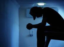 অসুস্থ ছেলেকে দেখতে অফিসে অর্ধেক দিবস ছুটি চেয়েও পেলেন না বাবা, হতাশায় আত্মঘাতী পুত্র