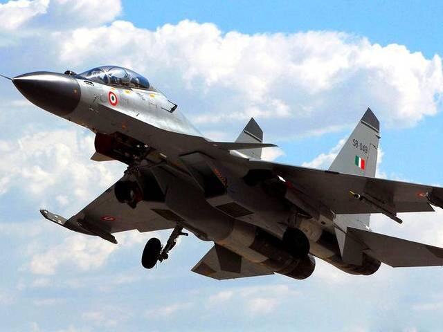 IAF scrambles Sukhoi 30 jets after sighting Pakistani drone পঞ্জাব সীমান্তে আকাশে পাক ড্রোন ও এফ ১৬ যুদ্ধবিমান, তাড়া করল ভারতের সুখোই ৩০
