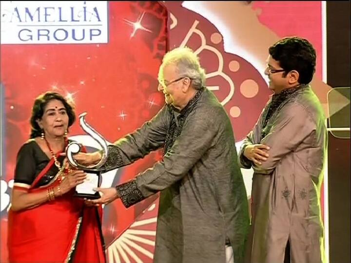 অভিনয় জীবনে অনন্য কীর্তির জন্য লাইফটাইম অ্যাচিভমেন্ট সম্মান সাবিত্রী চট্টোপাধ্যায়কে। 