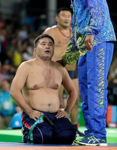 আন্তর্জাতিক কুস্তি সংস্থার সভাপতি নেনাদ লালোভিচ অবশ্য রেফারিদের পাশে দাঁড়িয়েছেন। তাঁর দাবি, সব সমস্যা মেটাতে সময় লাগবে