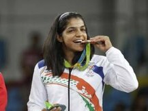 সাক্ষী মালিকের ধর্ম নিয়ে কটাক্ষ, ধৃত যুবক