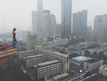 দেখুন: বিশ্বের বিপজ্জনকতম সেলফি গার্ল