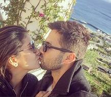 দেখুন: স্ত্রী মীরার সঙ্গে আরও একটি রোমান্টিক ছবি পোস্ট করলেন শাহিদ