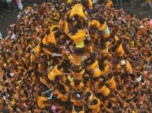 বুড়ো আঙুল সুপ্রিম কোর্টের নিষেধাজ্ঞাকে, মুম্বইয়ে উঠল ৪৯ ফুট উঁচু দহি হান্ডি