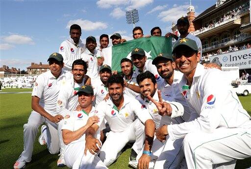 ওয়েস্ট ইন্ডিজ সফরে শেষ টেস্ট বৃষ্টির জন্য ভেস্তে যাওয়ায় ভারত ম্যাচ জয়ের সুযোগটাই পায়নি। আর এই কারণেই এই প্রথম আইসিসি-র টেস্ট দলের ক্রমতালিকায় ভারতকে পিছনে ফেলে শীর্ষস্থানে উঠে এসেছে পাকিস্তান।আর এজন্য পাক সমর্থকরা যা উচ্ছ্বাস ব্যক্ত করতে গিয়ে যা করছেন তা খুবই নিম্নরুচির ছাড়া অন্য কিছু বলা যায় না।