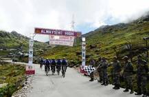 আর্টিলারি রেজিমেন্টের স্বর্ণজয়ন্তীতে সাইকেলে করে নাথুলা