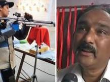 স্বপ্নপূরণ! বিয়ের টাকা থেকে শ্যুটার মেয়েকে পাঁচ লাখের রাইফেল অটোচালক বাবার
