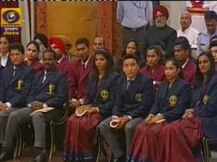 সিন্ধু, সাক্ষী, দীপাদের পুরস্কার দিলেন রাষ্ট্রপতি