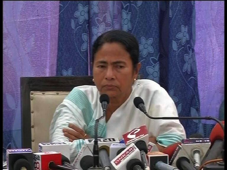 ভোপালে ৮ সিমি বন্দির মৃত্যু সংঘর্ষে, মানতে নারাজ মমতা , পাল্টা তোপ বিজেপির Many Questions Remain Unanswered In Simi Encounter Mamata ভোপালে ৮ সিমি বন্দির মৃত্যু সংঘর্ষে, মানতে নারাজ মমতা , পাল্টা তোপ বিজেপির