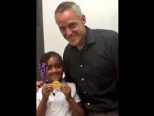 জঞ্জালের স্তুপ থেকে অলিম্পিকের সোনার মেডেল খুঁজে পেল সাত বছরের মেয়ে