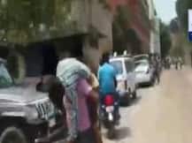 অ্যাম্বুলেন্স দিল না হাসপাতাল, বাবার কাঁধেই মৃত্যু ১২ বছরের ছেলের