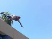 ঝাঁপ মেরে আত্মহত্যা হল না, যুবক পড়ল গায়ের ওপর, মৃত্যু বৃদ্ধার