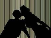 তীব্র যৌন-আসক্তি! পাঁচ ছাত্রের সঙ্গে জোর করে শারীরিক সম্পর্ক স্থাপন শিক্ষিকার