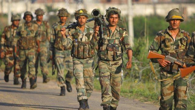Militants Attack Security Convoy Bsf Jawan Injured কাশ্মীরে সেনা কনভয়ে জঙ্গি হামলা, আহত বিএসএফ জওয়ান