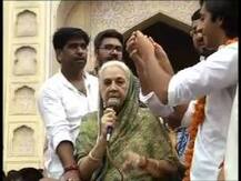 প্রশাসনের বিরুদ্ধে পথে নামল রাজপরিবার, বিচারপ্রার্থী ‘রাজমাতা’