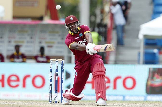 ৯ নম্বর ব্যাটসম্যান হিসেবে সর্বোচ্চ স্কোর ক্যারিবিয়ান অলরাউন্ডার আন্দ্রে রাসেলের। ২০১১ সালের ১১ জুন নর্থ সাউন্ডে ভারতের বিরুদ্ধে ৬৪ বলে ৯২ রান করে অপরাজিত ছিলেন রাসেল