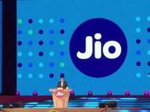 দর নিয়ে দরাদরি: রিলায়েন্স জিও-র সঙ্গে সামঞ্জস্য রেখে সস্তা হতে পারে ভোডাফোন ও ভারতী এয়ারটেল