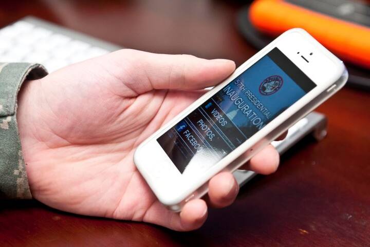 এই সফটওয়্যার কম্পিউটারে ডাউনলোড করুন। এরপর মেমোরি কার্ড কার্ড রিডারের মাধ্যমে কানেক্ট করুন। কম্পিউটারের সঙ্গে মেমোরি কার্ড কানেক্ট করার পর recuva-তে দেওয়া সহজ ধাপগুলি অনুসরন করুন।