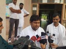 ‘আপত্তিকর’ ভিডিও: সাসপেন্ড করল আপ, মাদক মেশানো পানীয় খাইয়ে ধর্ষণ, থানায় অভিযোগ সেই মহিলার, আত্মসমর্পণ সন্দীপ কুমারের